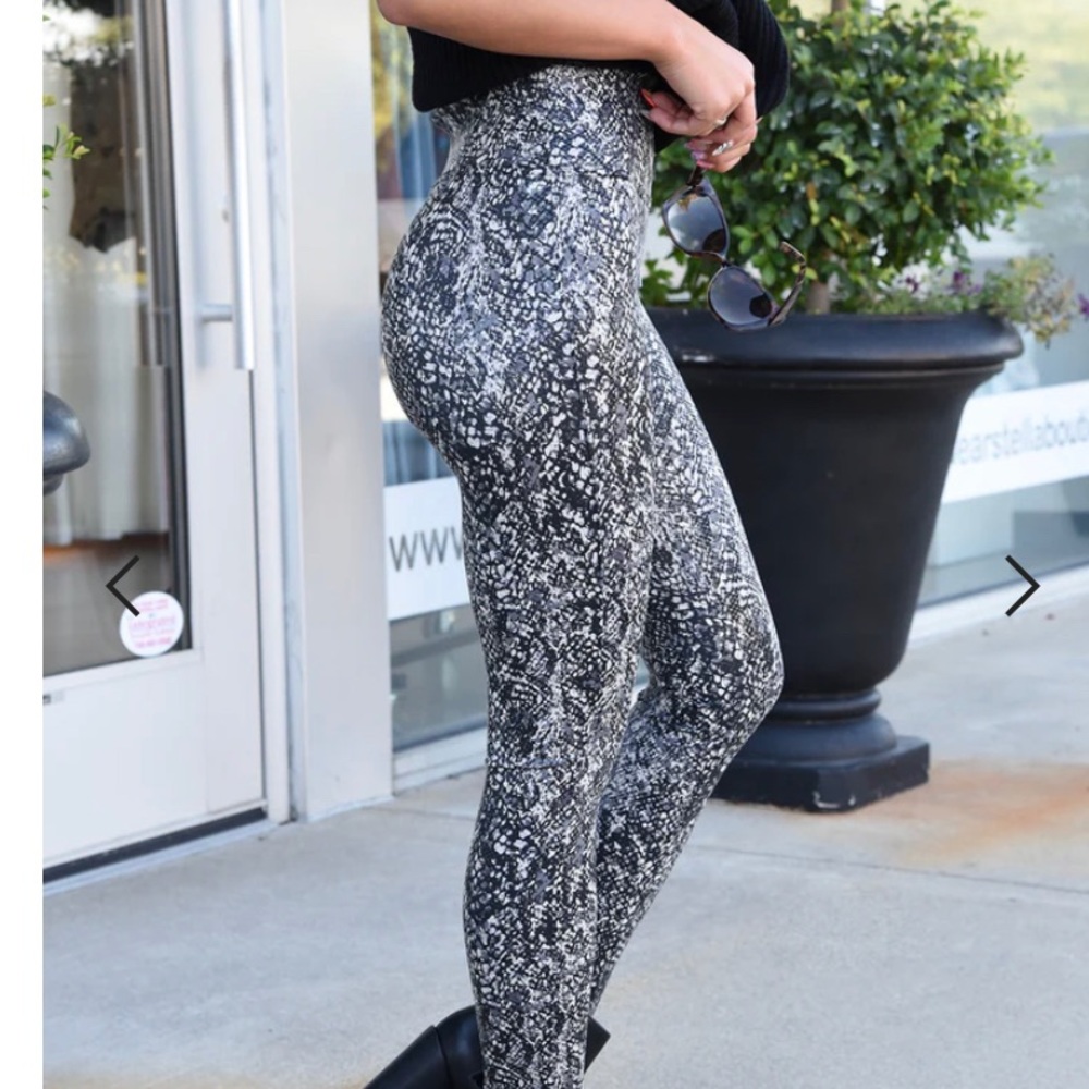 SPANX Black & White Snakeskin-Print Leggings